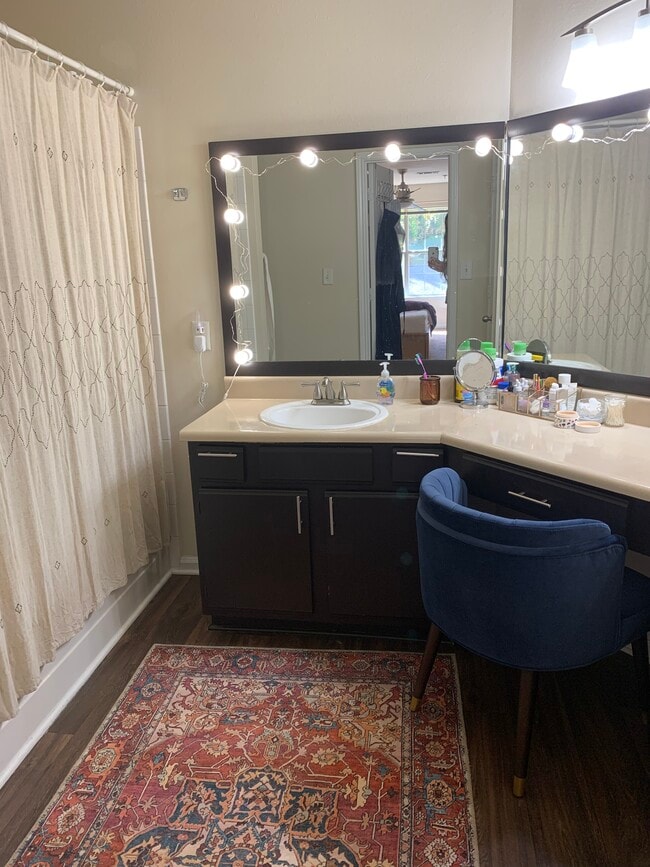 Master bathroom, large bathtub - 327 Edisto Ct