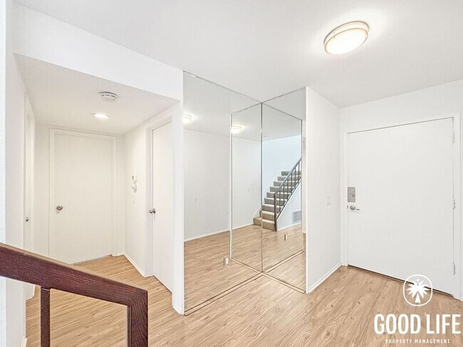 Building Photo - 12851 Caminito Del Canto