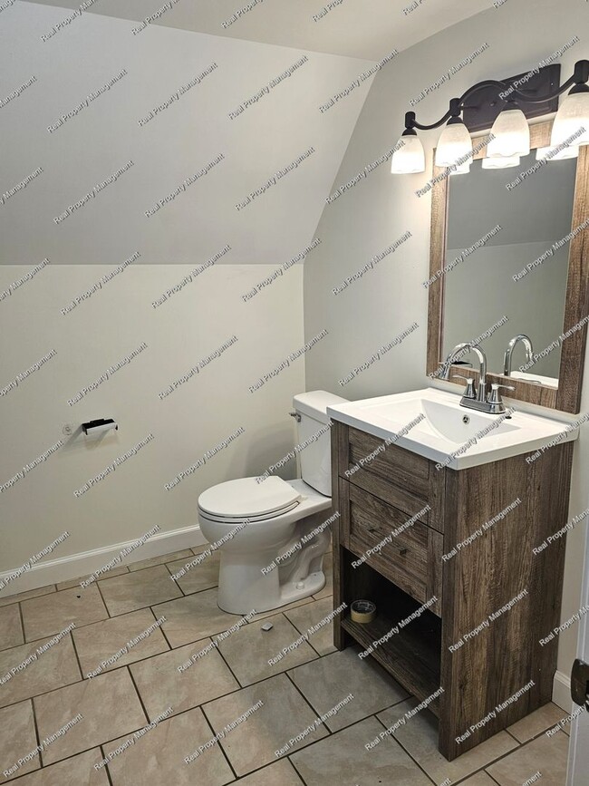 Building Photo - 3 Bedroom Cape Cod