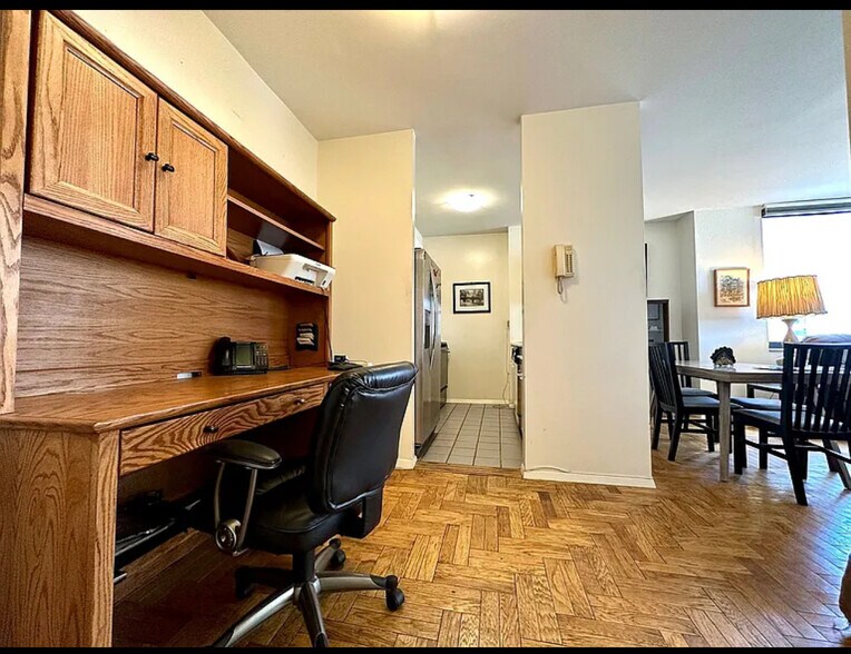 Building Photo - 62 W 62nd St