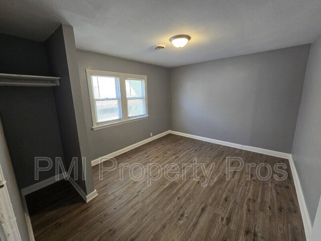 Building Photo - 2478 W Chambers St