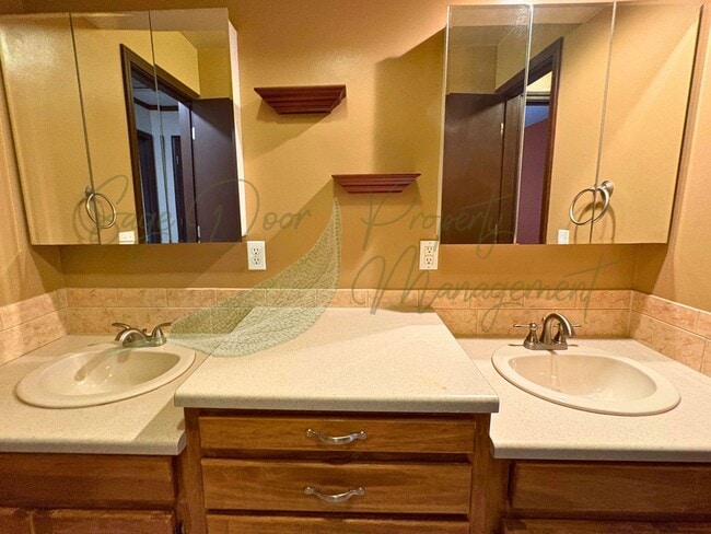 Building Photo - Stylish Blue Springs Home With Fresh Updates & Great Natural Light