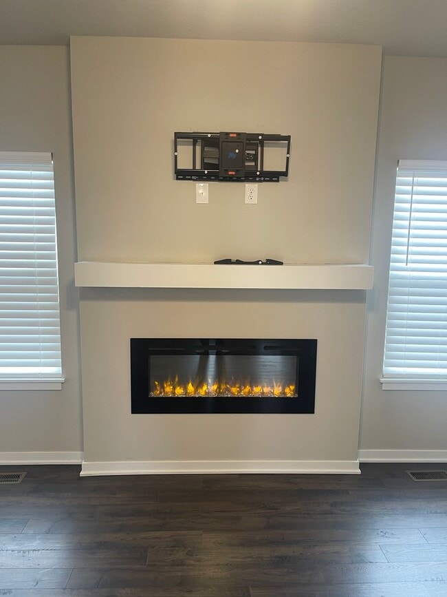 Building Photo - Spacious recently built home just west of Waukee!