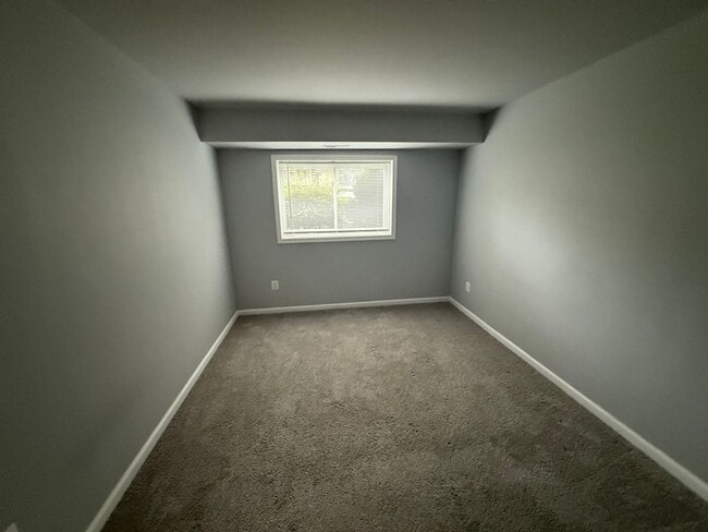 Building Photo - Fresh Price Update! - Renovated Condo in Quiet Community on 1st Floor!