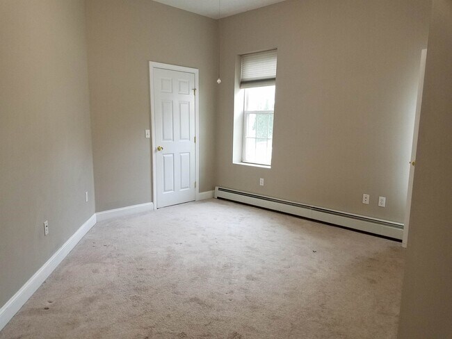Building Photo - 585 Beech St