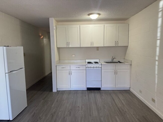 Building Photo - Likini West Studio Unit. Salt Lake Neighbo...
