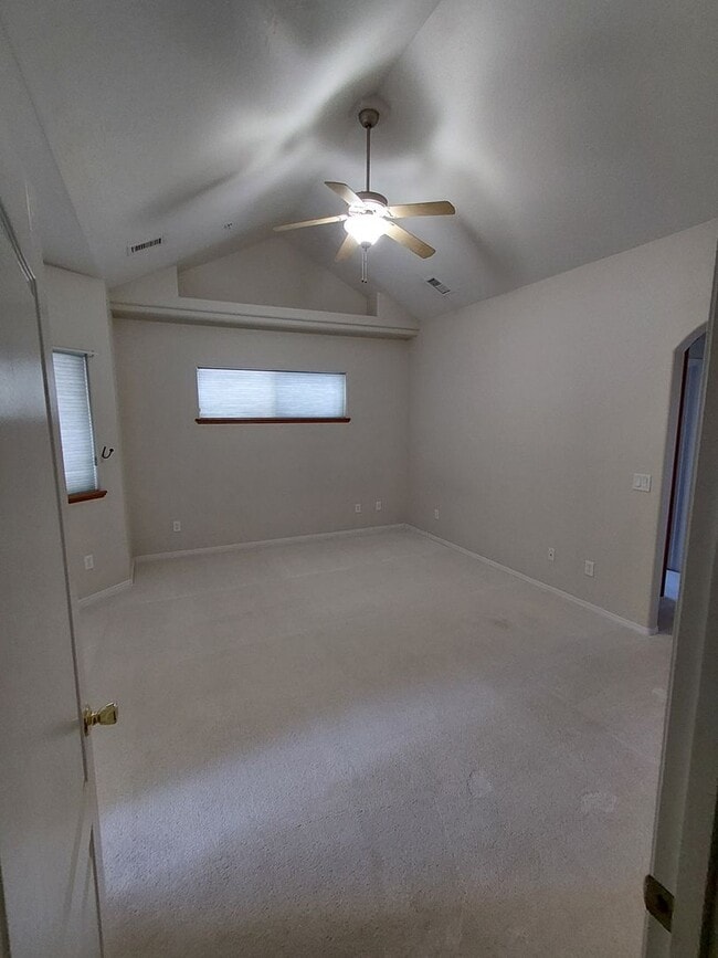 Building Photo - Mt Elden Villas: Large Townhome - 3 Bedroom 2.5 Bath - $3,000