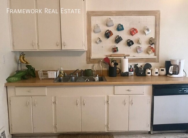 Building Photo - 1356-1376 Zephyr Street-1370