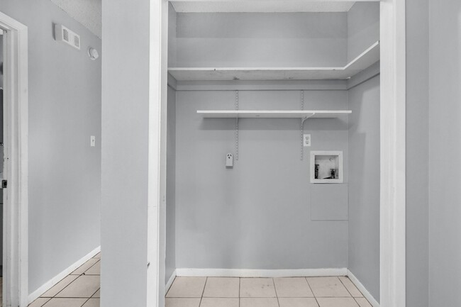 Building Photo - Fresh, Cozy, & Totally Updated — Move Righ...