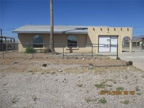 Building Photo - 5657 Pasadena Rd