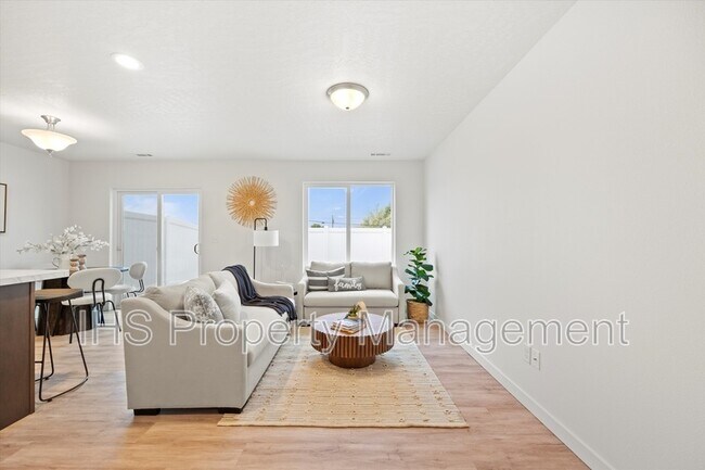 Building Photo - 4732 W Quinault Dr