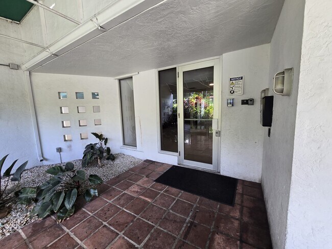 Building Photo - 1700 NW North River Dr