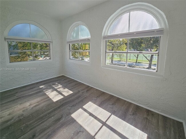 Building Photo - 2007 SW 10th St