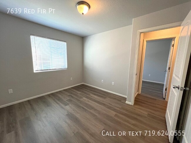 Building Photo - Contemporary, light-filled townhouse avail...