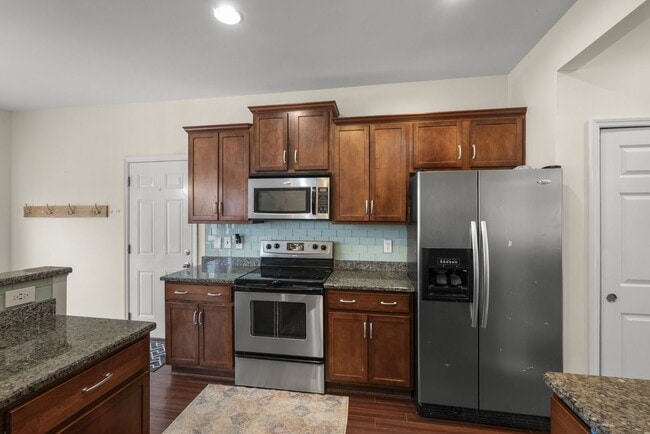 Building Photo - 3 Bed 2.5 Bath Home with 2 Car Garage and Fenced Backyard