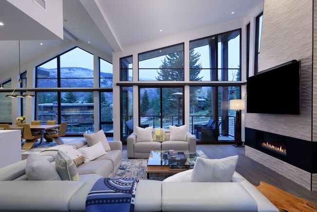 Building Photo - 717 S Aspen St