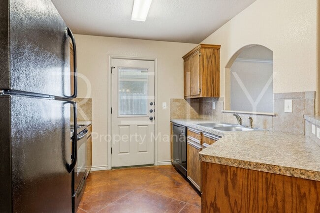 Building Photo - PM1-TEMP603 W Karey Dr