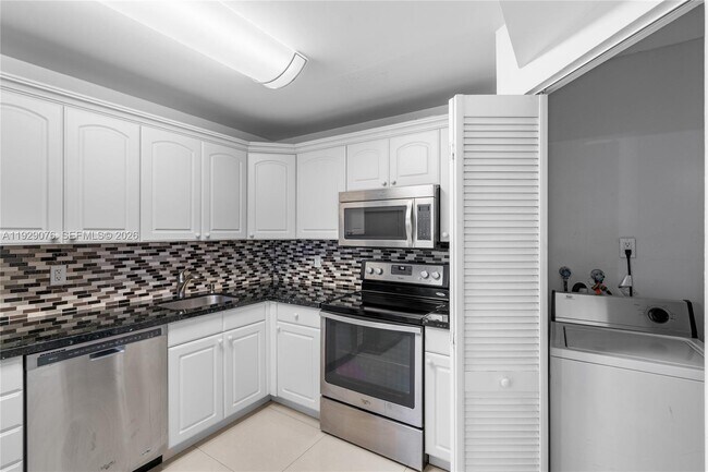 Building Photo - 9273 Collins Ave