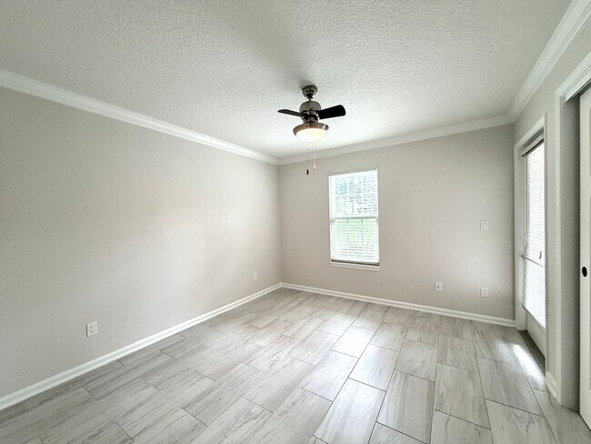 Building Photo - 500 Sandiron Cir