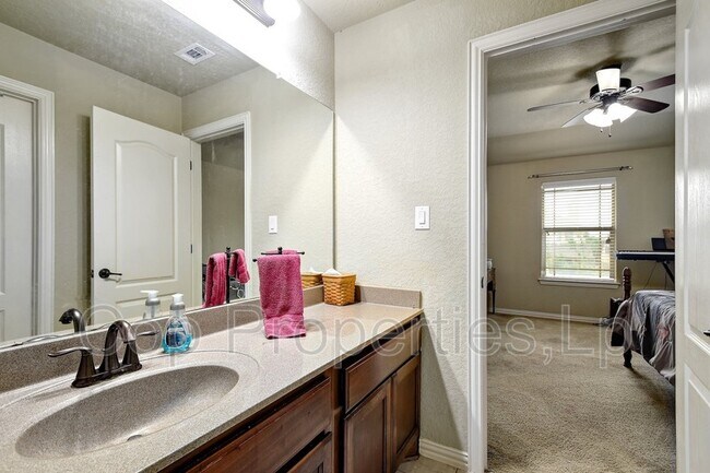 Building Photo - 1435 Sparrow Song