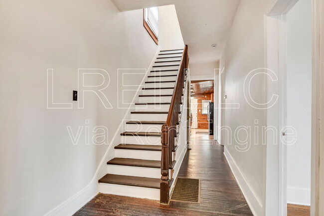 Building Photo - 1371 Olive St