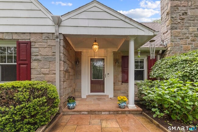 Building Photo - 190 E Rocks Rd