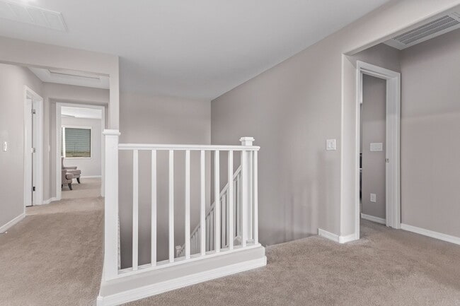 Building Photo - BEAUTIFUL 5 bedroom plus loft!