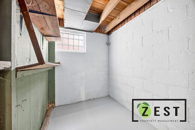 Building Photo - 15494 Bringard Dr
