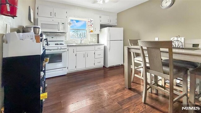 Building Photo - 154 Charlton Ave