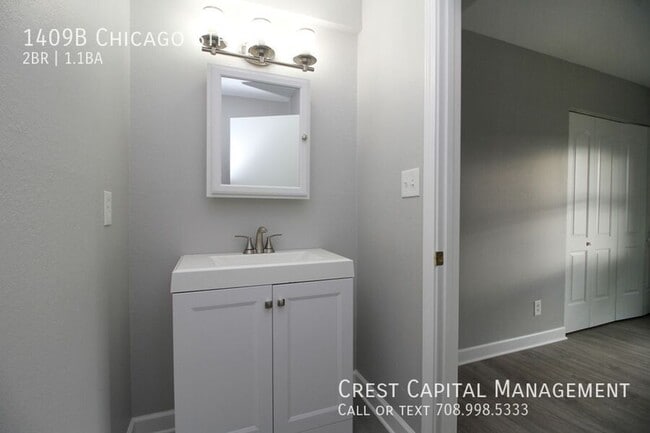 Building Photo - 1407B E Chicago St-3