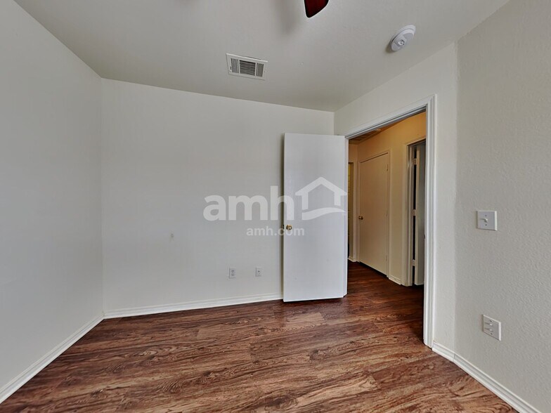 Building Photo - 223 Lake Texoma Dr
