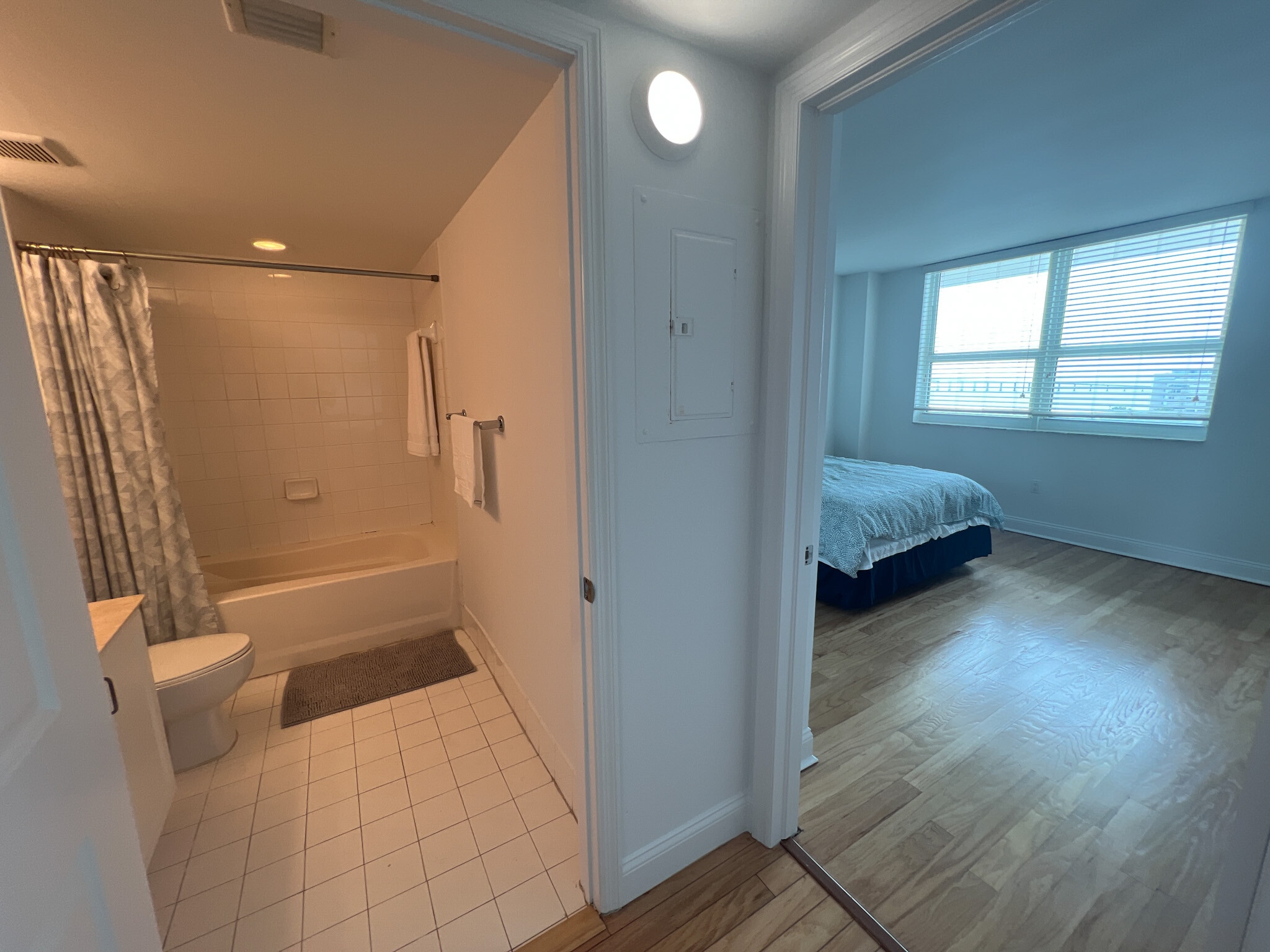 Building Photo - 1155 Brickell Bay Dr