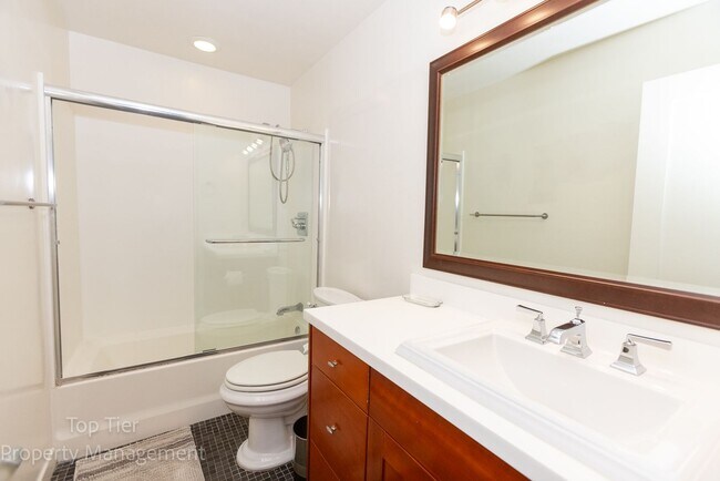 Building Photo - 2-bed, 2-bath 972sqft condo, walking distance to beach in Carlsbad Village, literally one block o...