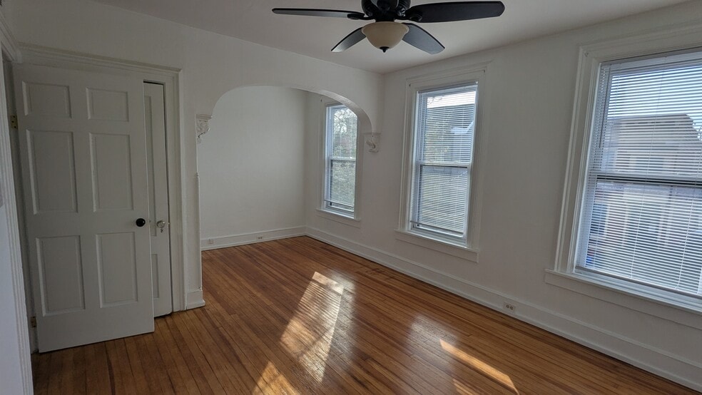 Building Photo - 136 Dove St