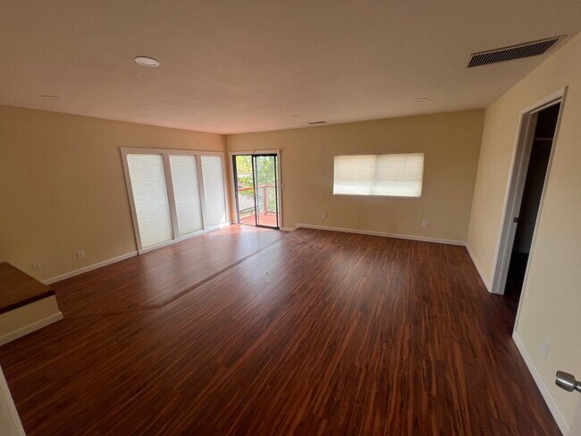 Building Photo - 356 Adams Way