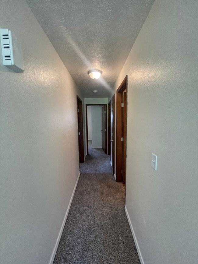 Building Photo - 3 bed 2 bath house in South Salem!