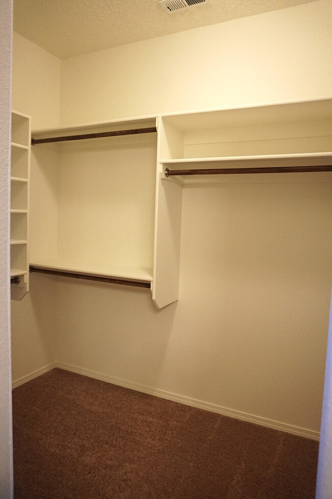 Building Photo - Spacious 4 bedroom Rio Rancho home in Enchanted Hills! Refrigerated air. Right off 550