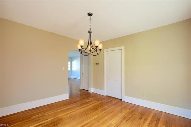 Building Photo - 7439 Lewis Ave