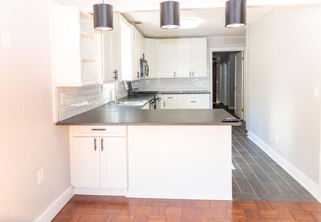 Building Photo - PEACEFUL LIVING.....SECLUSION! Move in ready!!!