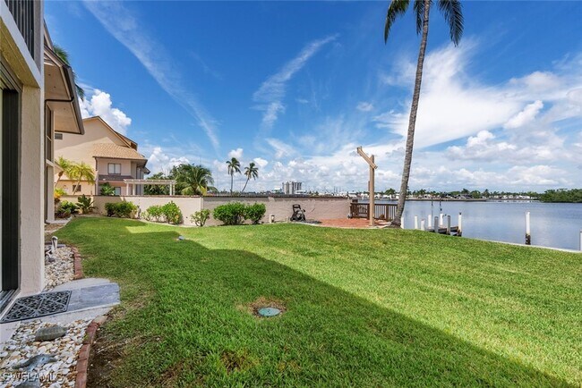 Building Photo - 896 Buttonwood Dr