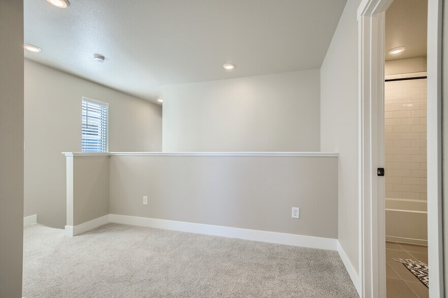 Can be furnished as workspace upon request (free of charge) - 6367 N Emporia Ct