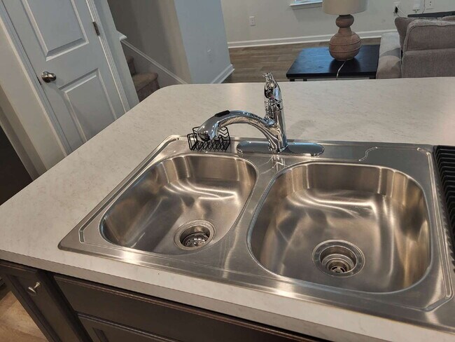 Building Photo - "Spacious Fully Furnished 4-Bedroom Townho...