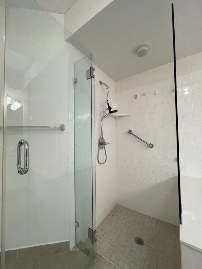 Building Photo - 2575 La Cristal Cir