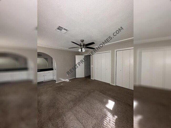 Building Photo - 2632 SW 90th Pl
