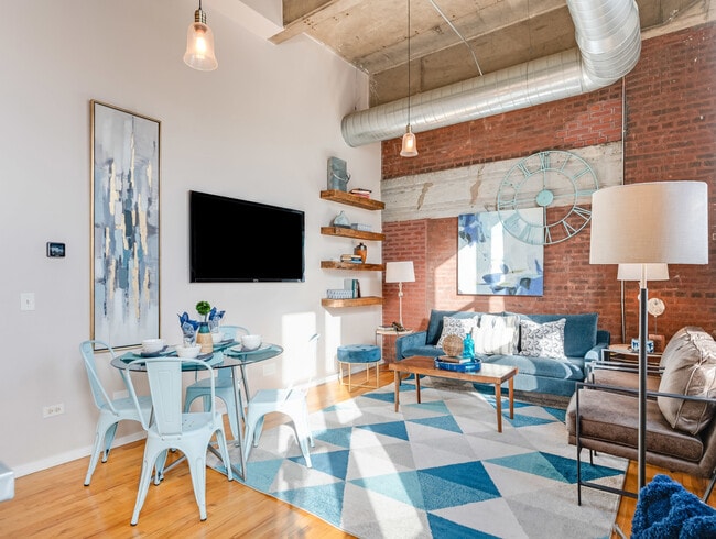 Building Photo - 1735 N Paulina St