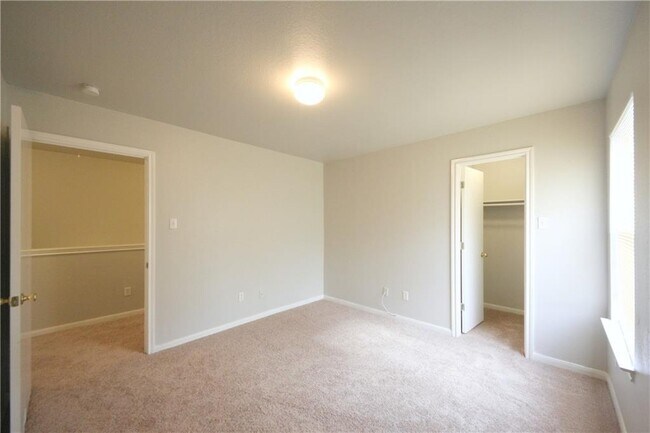 Building Photo - 2874 Southampton Way