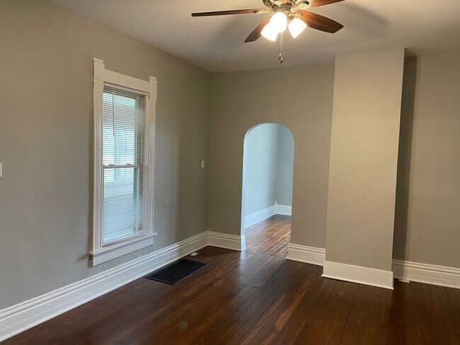 Building Photo - Charming 2-Bed, 1.5-Bath Single family hom...