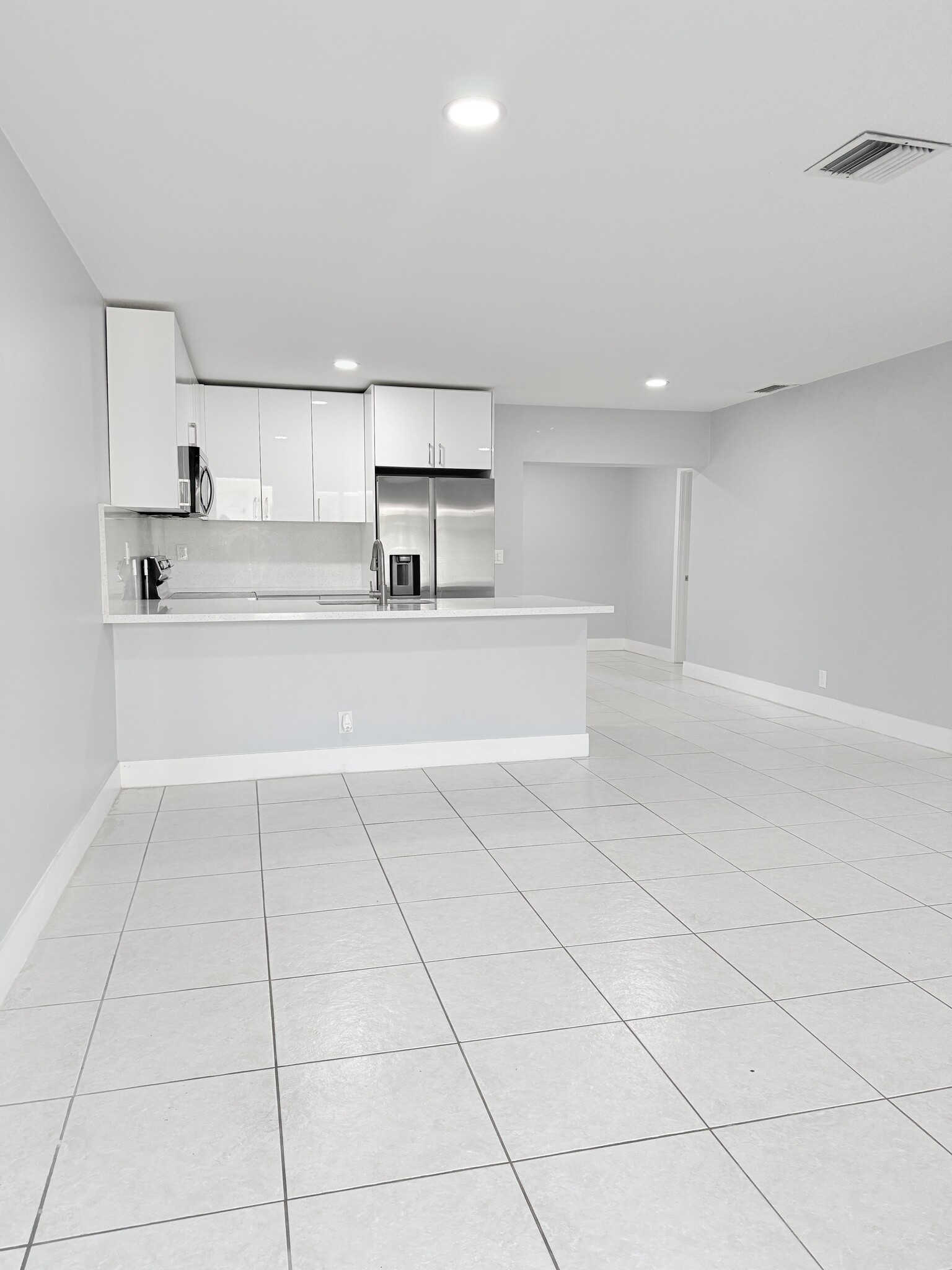 Building Photo - 4751 SW 43rd Ave