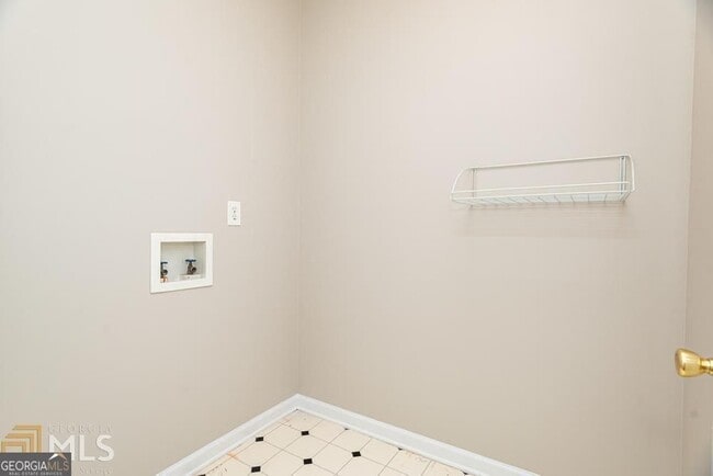 Building Photo - 225 Heritage Lake Dr