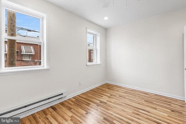 Building Photo - 2335 S Chadwick St